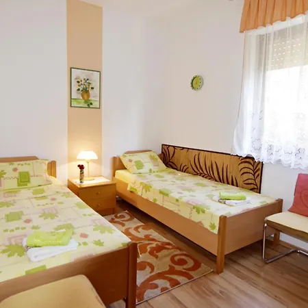 With Parking Space - 22482 Апартаменты Умаг